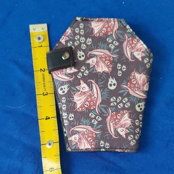 Gothic Coffin-Shaped Wallet with Skull and Bat Design - Picture 2 of 6